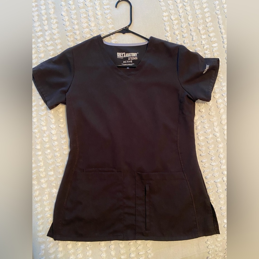 Grey’s Anatomy women’s active scrub top